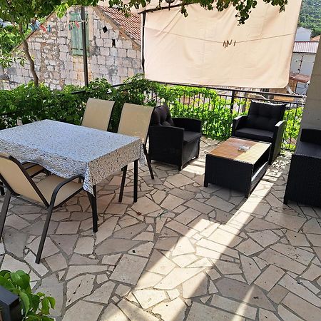 Apartments Kut Vis Bilik gambar