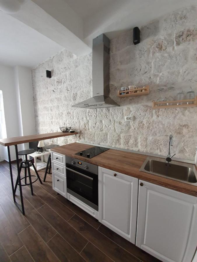 Apartments Kut Vis Luaran gambar