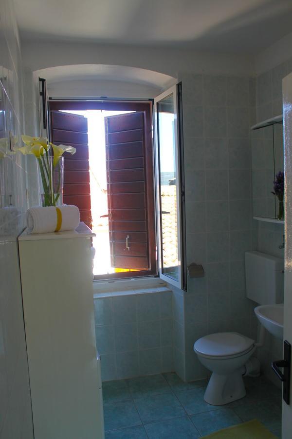 Apartments Kut Vis Luaran gambar